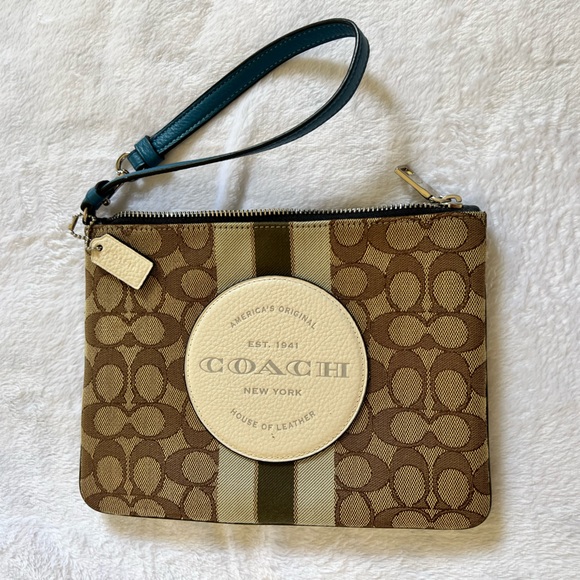 Coach wristlet - Picture 2 of 5